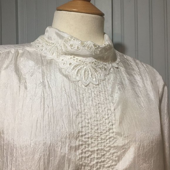 Vintage CottageCore Blouse Pintuck Front High Collar Size 14 USA Lace Pearls - Picture 2 of 8